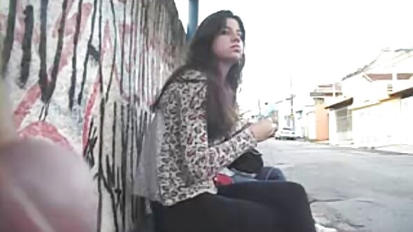 Pusaudze Latina provocē seksu, lai pierādītu puisim, ka viņa ir laba slampa