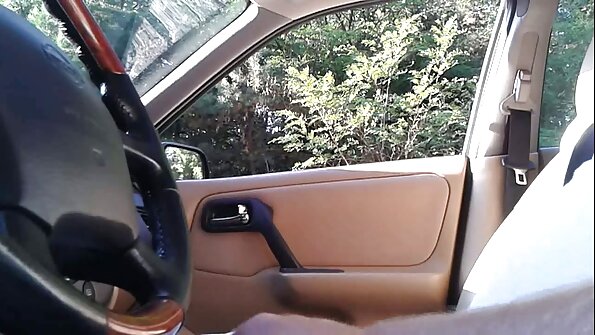 Kinky nobriedusi sieviete tiek fucked bu one spēcīgs stud